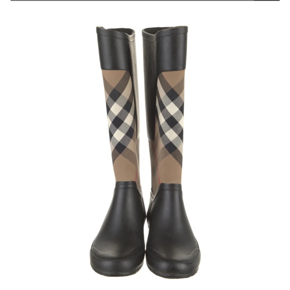Burberry tall rain boot, size 6 / 36 - Picture 2 of 7